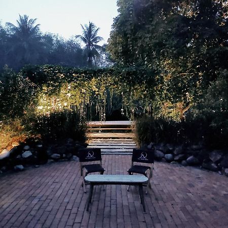 ランサカ The Creek Haus Bed & Breakfast エクステリア 写真